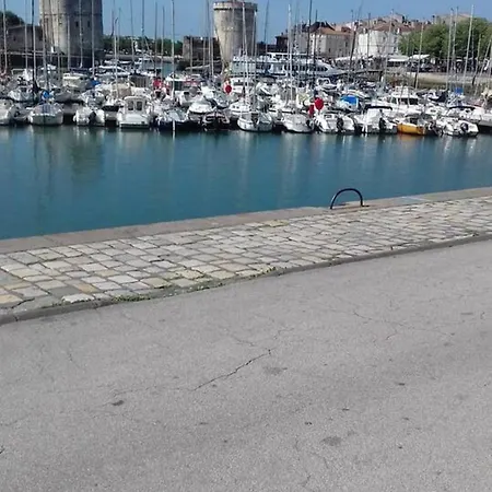 Maison Charmante A Avec Jardin Nyaraló La Rochelle
