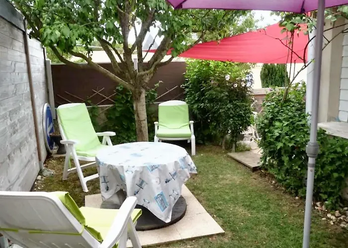 Maison Charmante à Avec Jardin